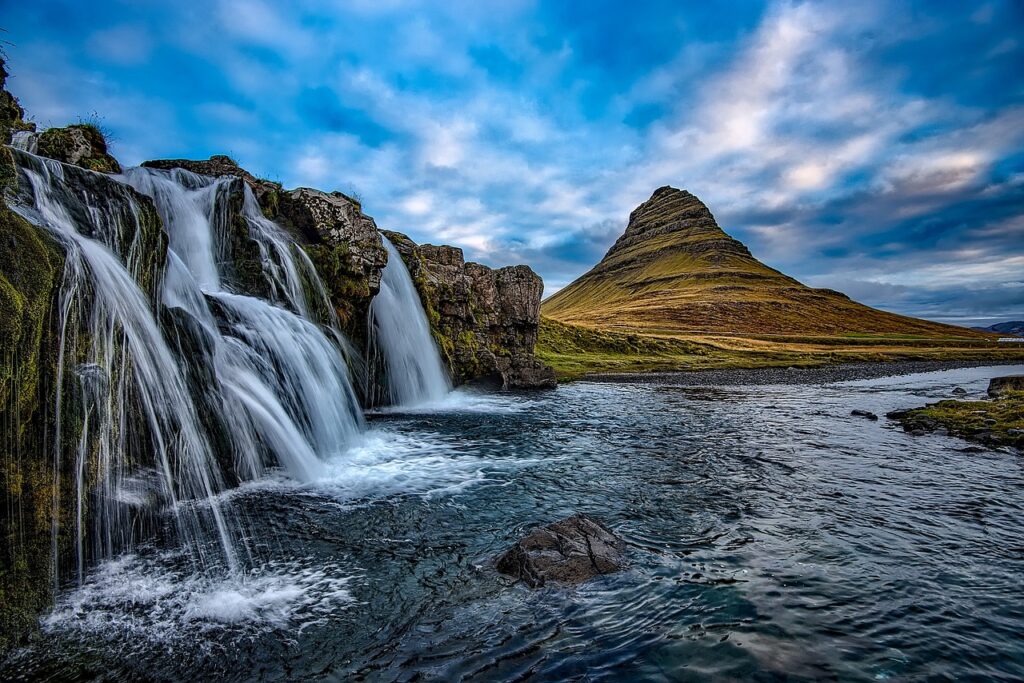 Kirkjufell, hora, Hra o trůny, vodopád, historie, Island, turistika, příroda